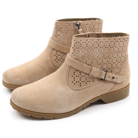 teva waterproof ankle boots